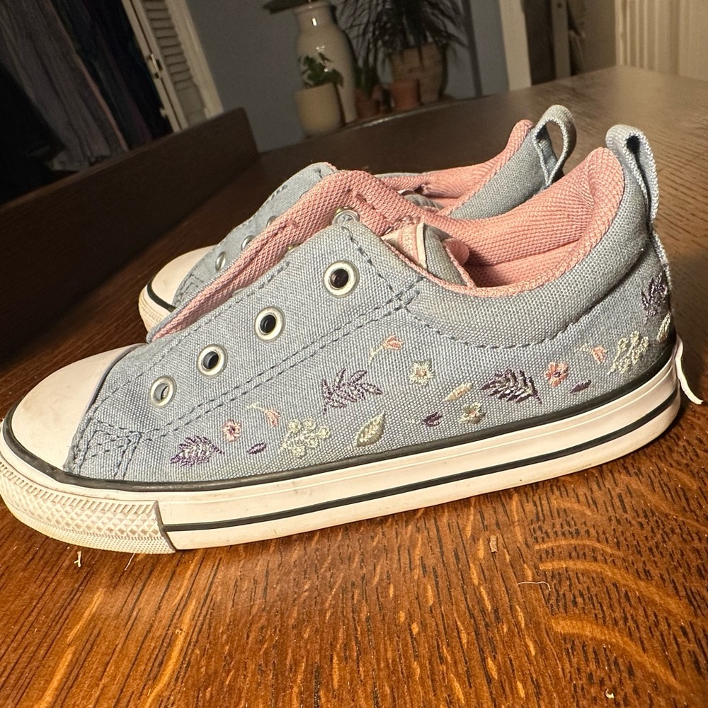 Kids Blue and Pink Converse Shoes~Size 10~Floral~ Low Top Sneaker - Picture 3 of 8